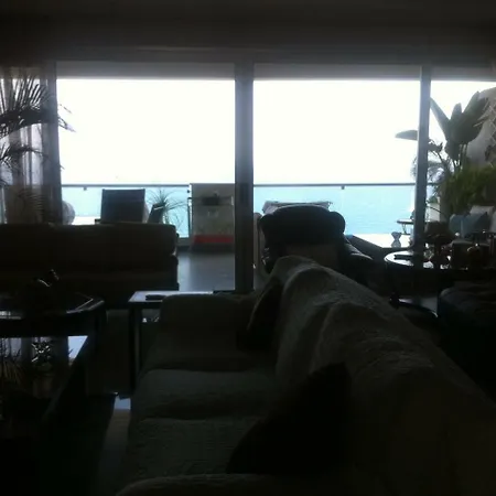 Penthouse *roof Garden* Pool* Gym-finikoudes Beach Λάρνακα