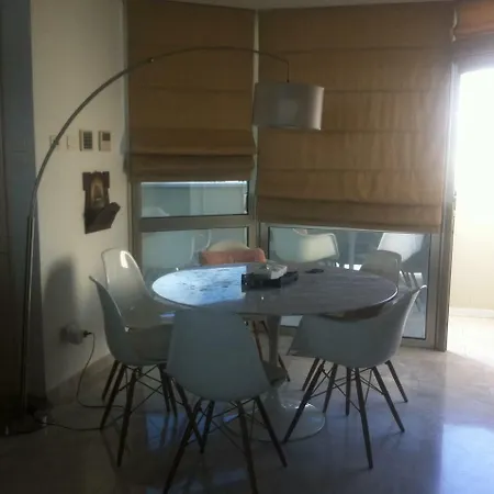 Διαμέρισμα Penthouse *roof Garden* Pool* Gym-finikoudes Beach