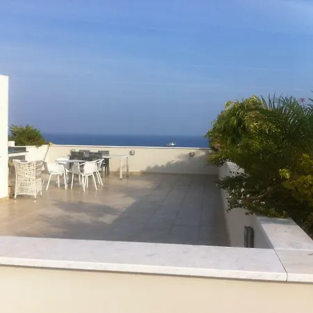 Penthouse *roof Garden* Pool* Gym-finikoudes Beach Διαμέρισμα