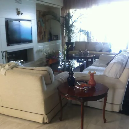 Appartement Penthouse *roof Garden* Pool* Gym-finikoudes Beach Larnaca