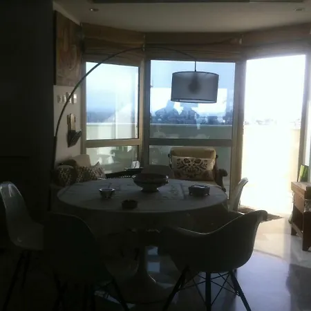 Penthouse *roof Garden* Pool* Gym-finikoudes Beach Larnaca