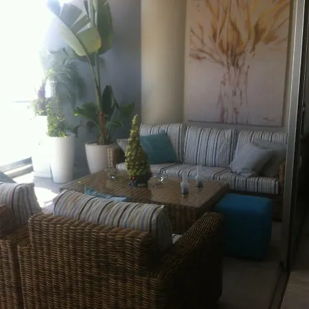 Appartement Penthouse *roof Garden* Pool* Gym-finikoudes Beach Larnaca