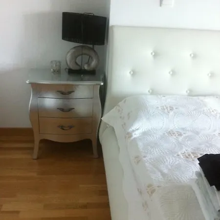 Penthouse *roof Garden* Pool* Gym-finikoudes Beach Larnaca
