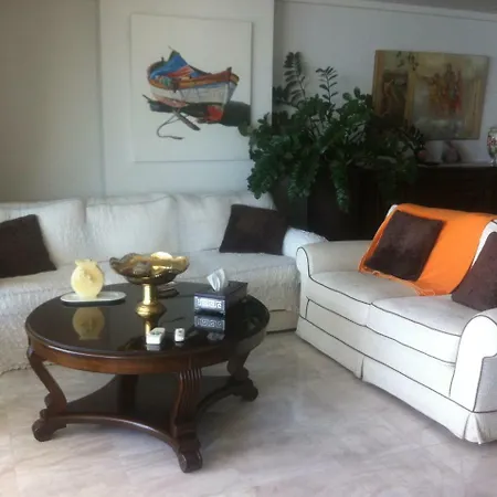 Penthouse *roof Garden* Pool* Gym-finikoudes Beach * Larnaca