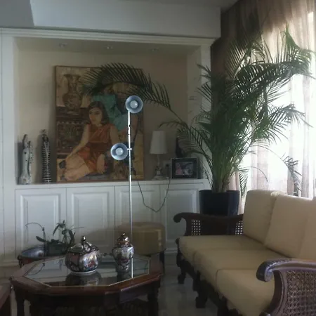 Penthouse *roof Garden* Pool* Gym-finikoudes Beach Appartement Larnaca