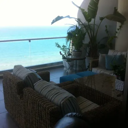 Appartement Penthouse *roof Garden* Pool* Gym-finikoudes Beach