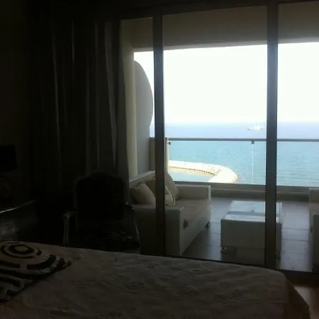 Penthouse *roof Garden* Pool* Gym-finikoudes Beach Appartement Larnaca