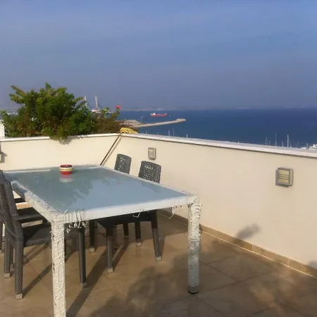 Appartement Penthouse *roof Garden* Pool* Gym-finikoudes Beach