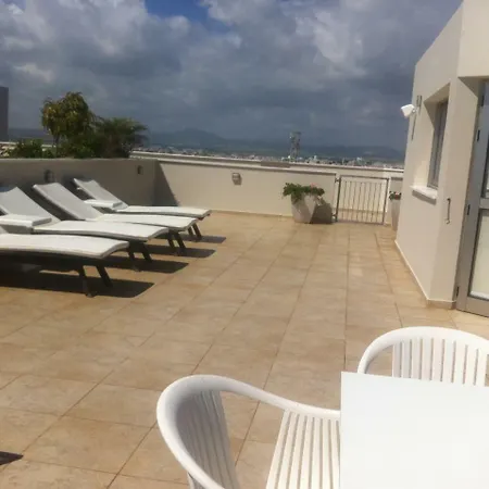 Penthouse *roof Garden* Pool* Gym-finikoudes Beach
