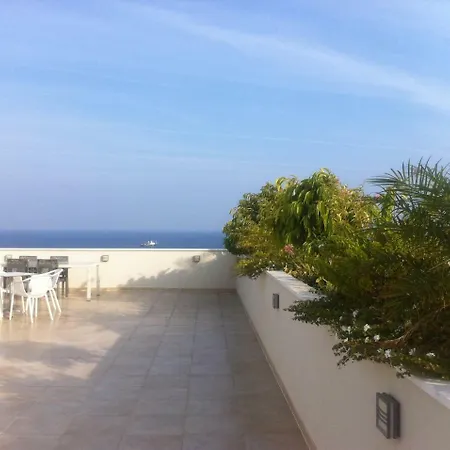 Appartement Penthouse *roof Garden* Pool* Gym-finikoudes Beach