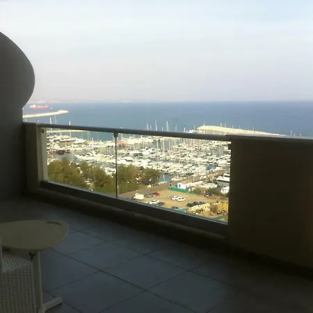 Appartement Penthouse *roof Garden* Pool* Gym-finikoudes Beach